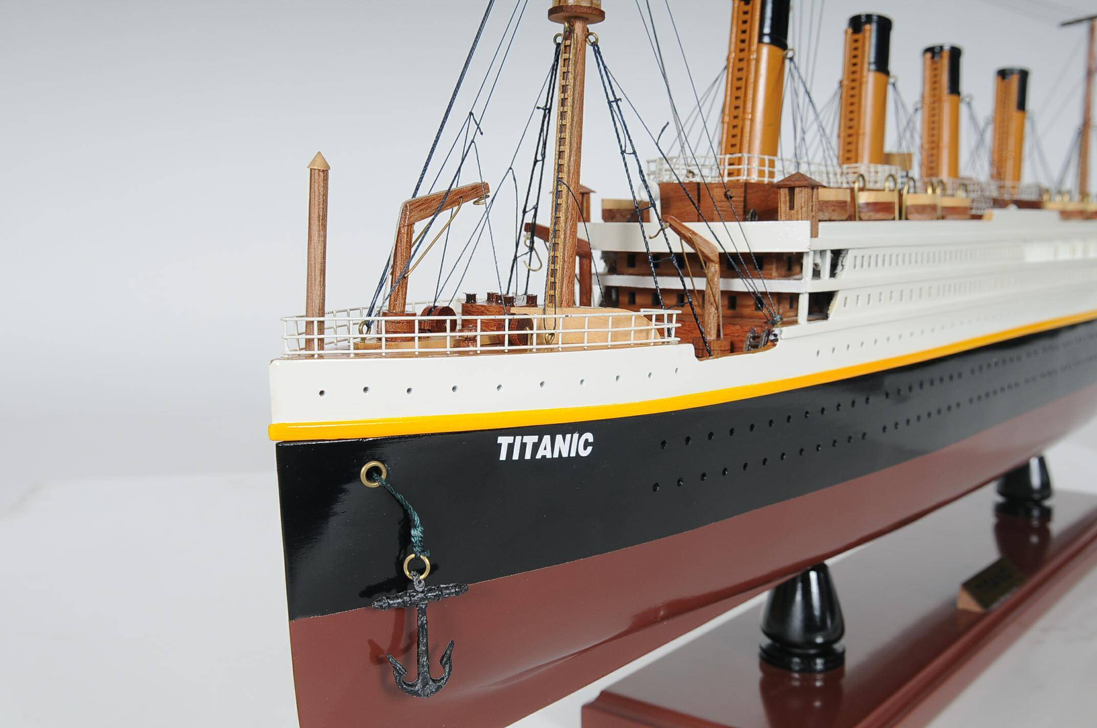 Modello RMS TITANIC Modello di crociera del Titanic con LUCI 80 cm